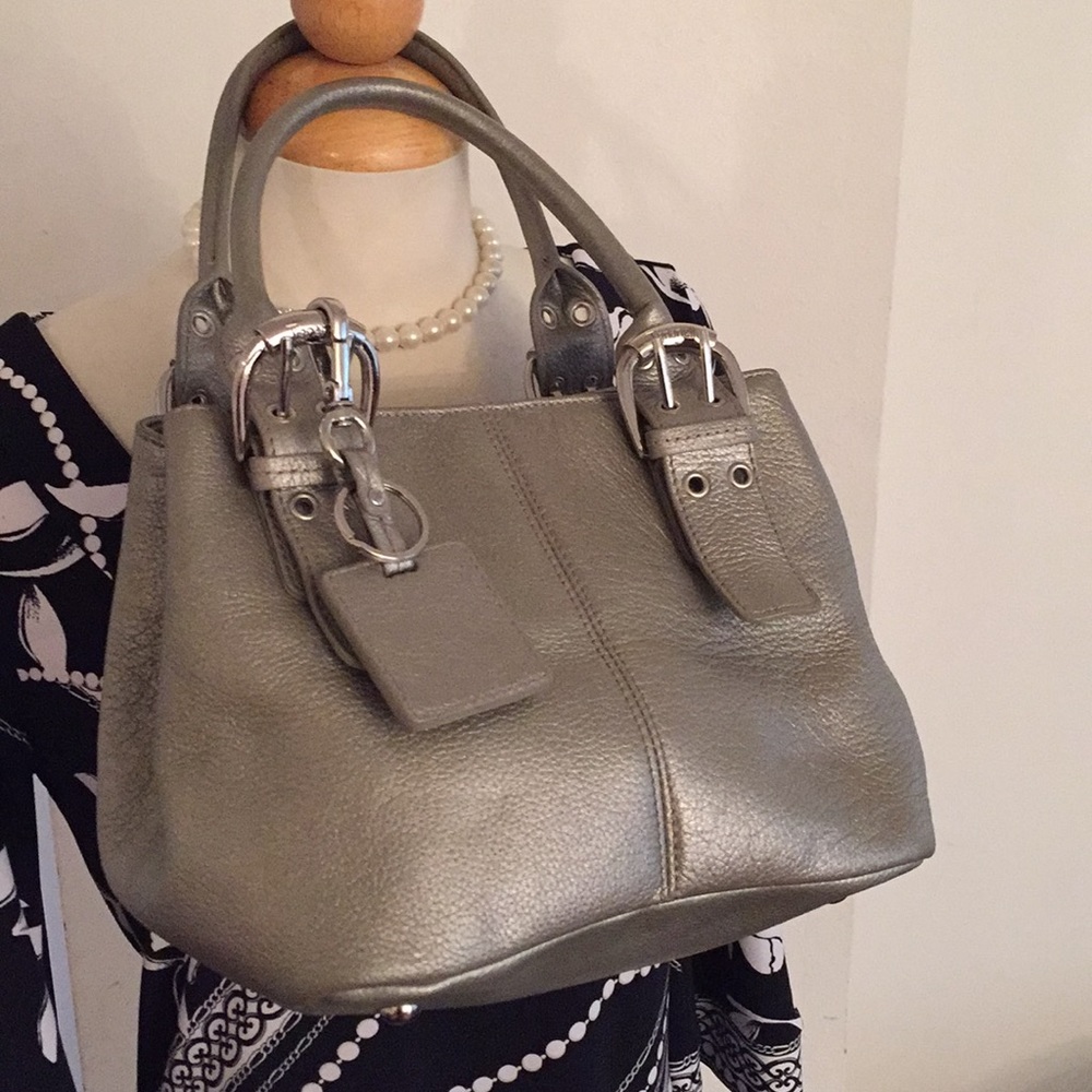 💃💥Sale💃💥Tignanello Silver Gray Handbag